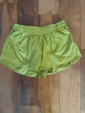 Lululemon Hotty Hot Shorts 2.5" Golden Lime size 8